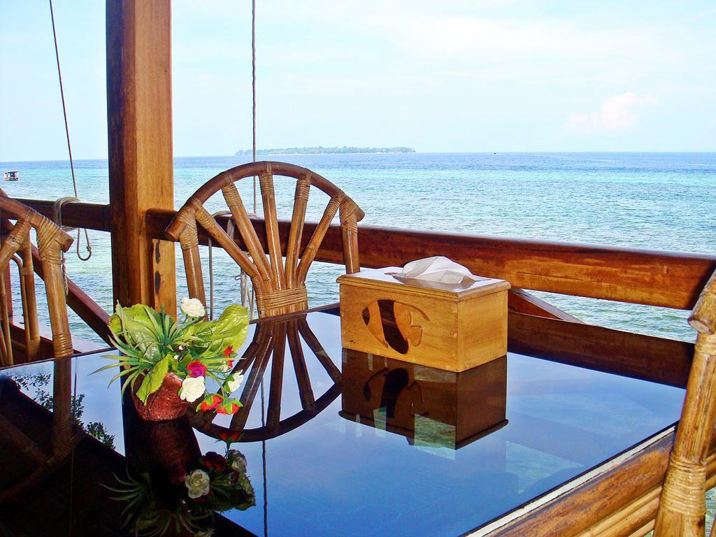 Bunaken Divers Sea Breeze Resort Dış mekan fotoğraf