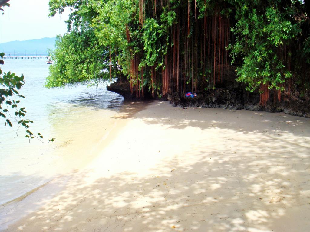 Bunaken Divers Sea Breeze Resort Dış mekan fotoğraf