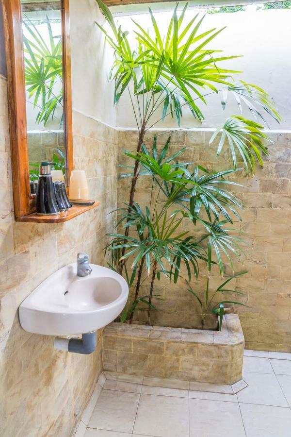 Bunaken Divers Sea Breeze Resort Dış mekan fotoğraf